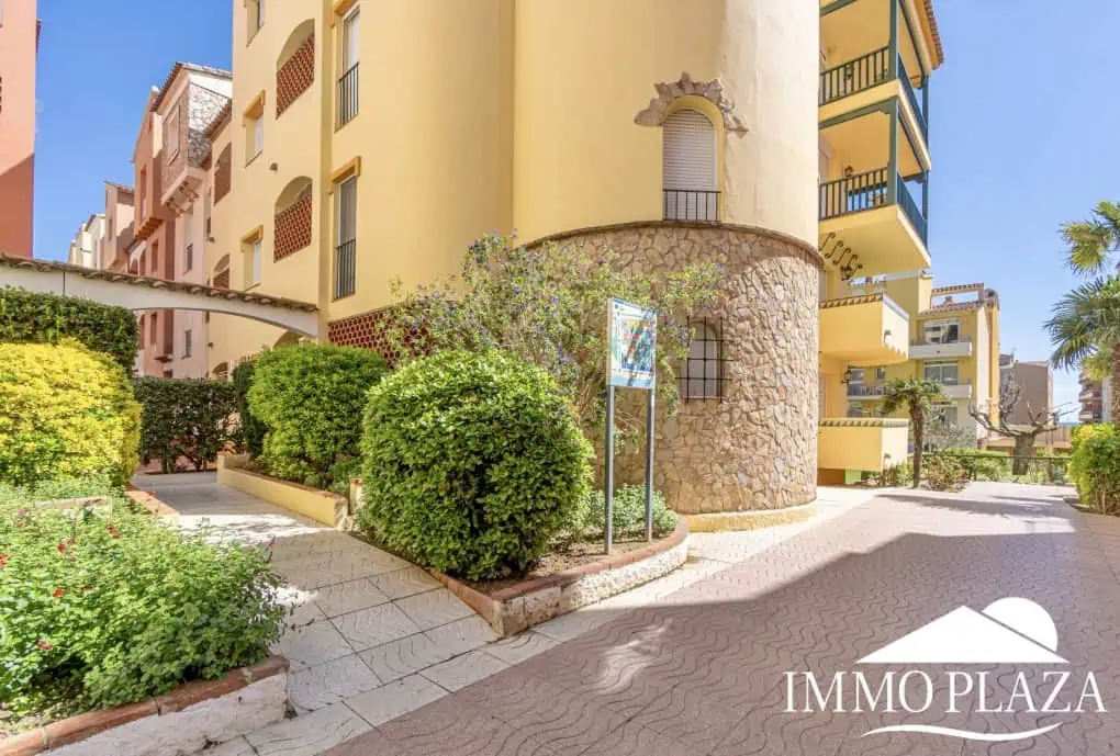 Magnífic piso, totalment reformat, 2a línia de mar, 2 habitacions, 1 bany, vistes a la piscina