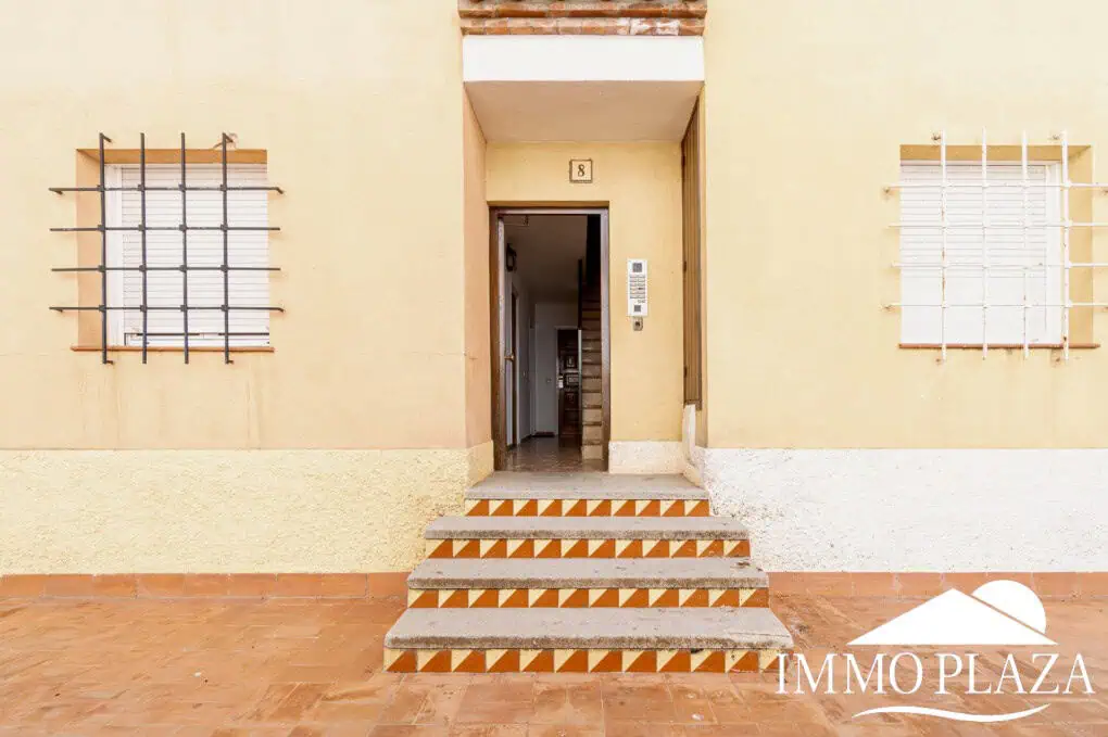 Magnífic piso, totalment reformat, 2a línia de mar, 2 habitacions, 1 bany, vistes a la piscina