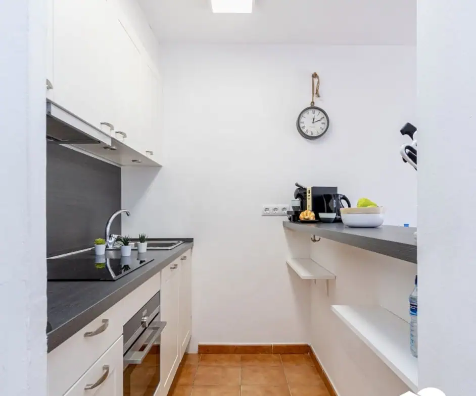 Magnífic piso, totalment reformat, 2a línia de mar, 2 habitacions, 1 bany, vistes a la piscina