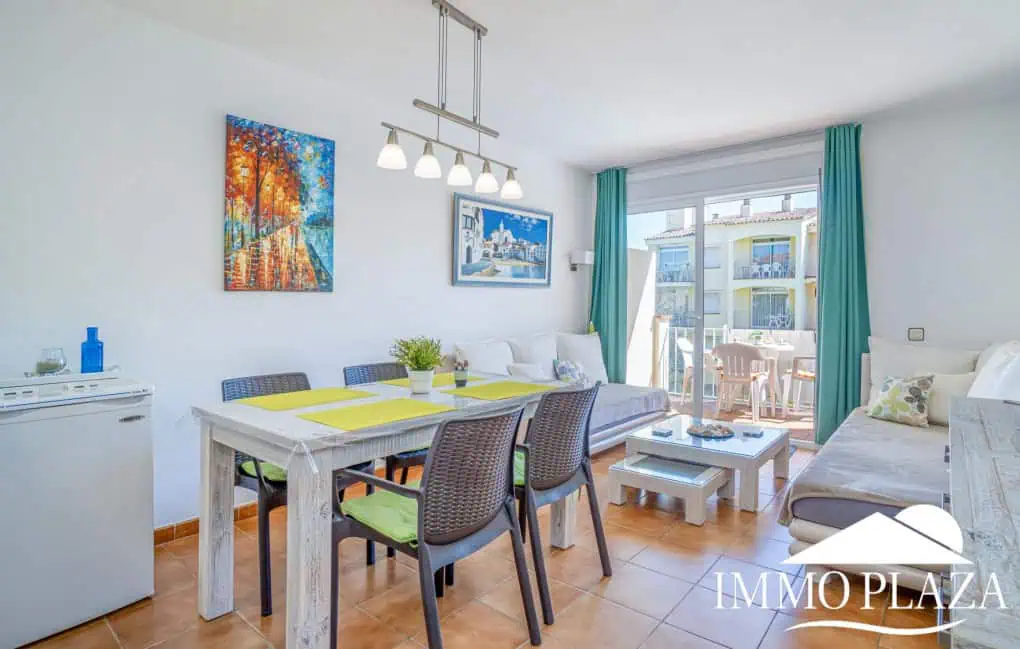Magnífic piso, totalment reformat, 2a línia de mar, 2 habitacions, 1 bany, vistes a la piscina