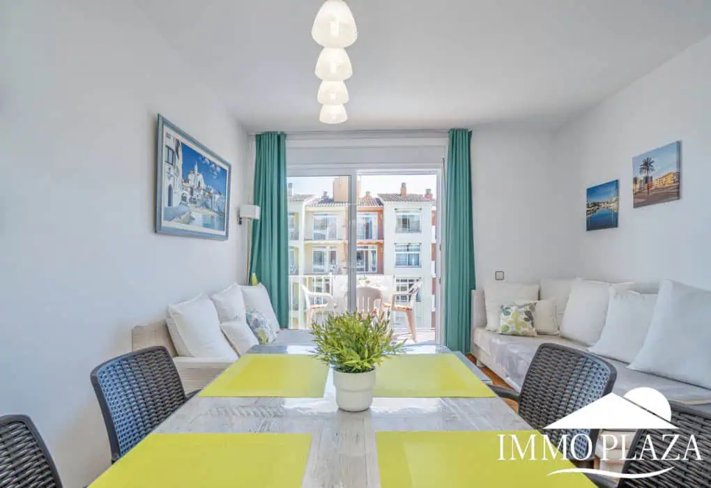 Magnífic piso, totalment reformat, 2a línia de mar, 2 habitacions, 1 bany, vistes a la piscina