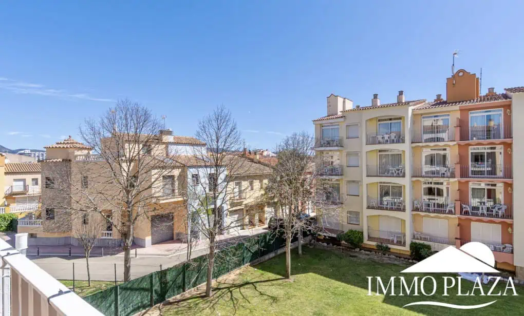 Magnífic piso, totalment reformat, 2a línia de mar, 2 habitacions, 1 bany, vistes a la piscina