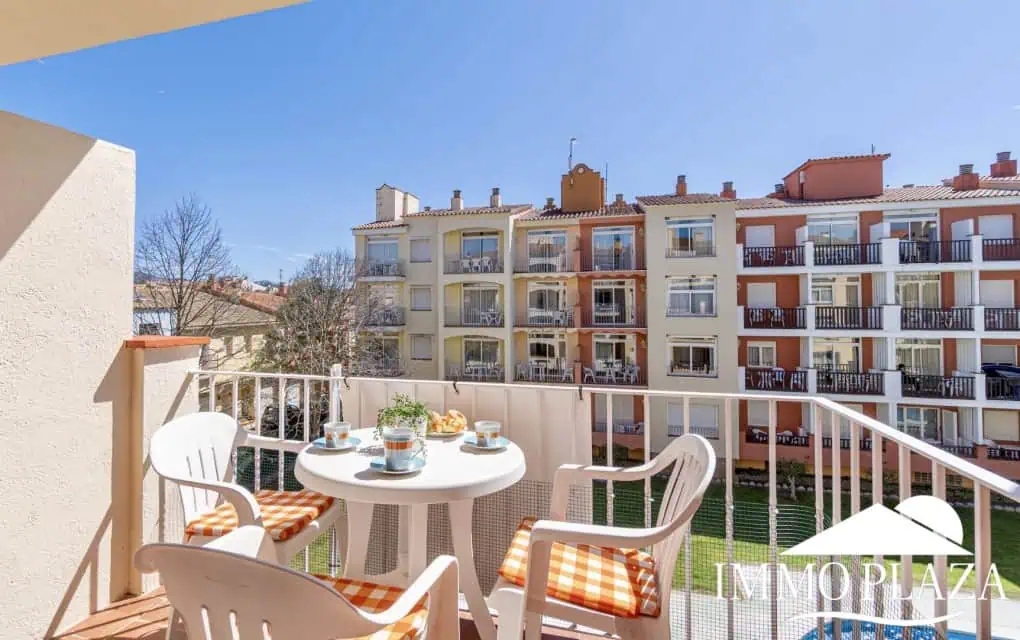 Magnífic piso, totalment reformat, 2a línia de mar, 2 habitacions, 1 bany, vistes a la piscina