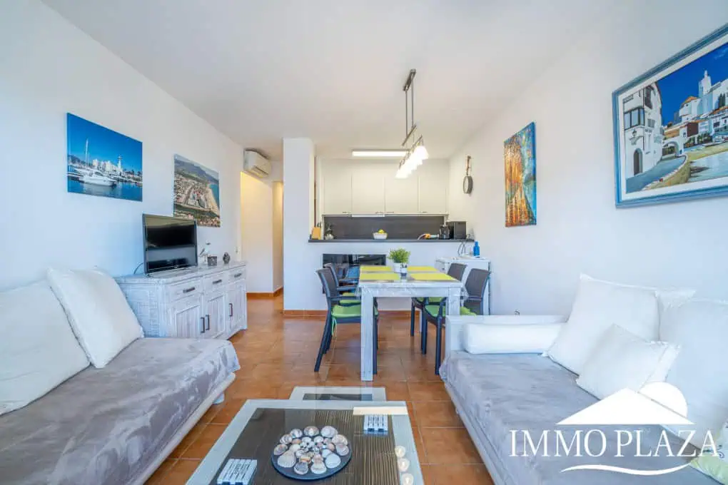 Magnífic piso, totalment reformat, 2a línia de mar, 2 habitacions, 1 bany, vistes a la piscina