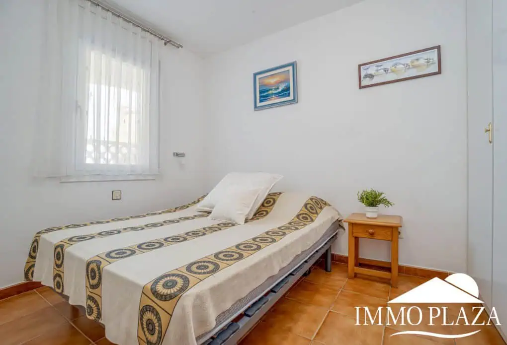 Magnífic piso, totalment reformat, 2a línia de mar, 2 habitacions, 1 bany, vistes a la piscina