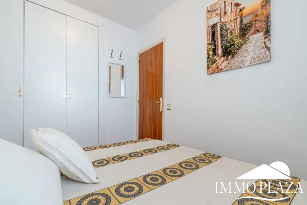 Magnífic piso, totalment reformat, 2a línia de mar, 2 habitacions, 1 bany, vistes a la piscina