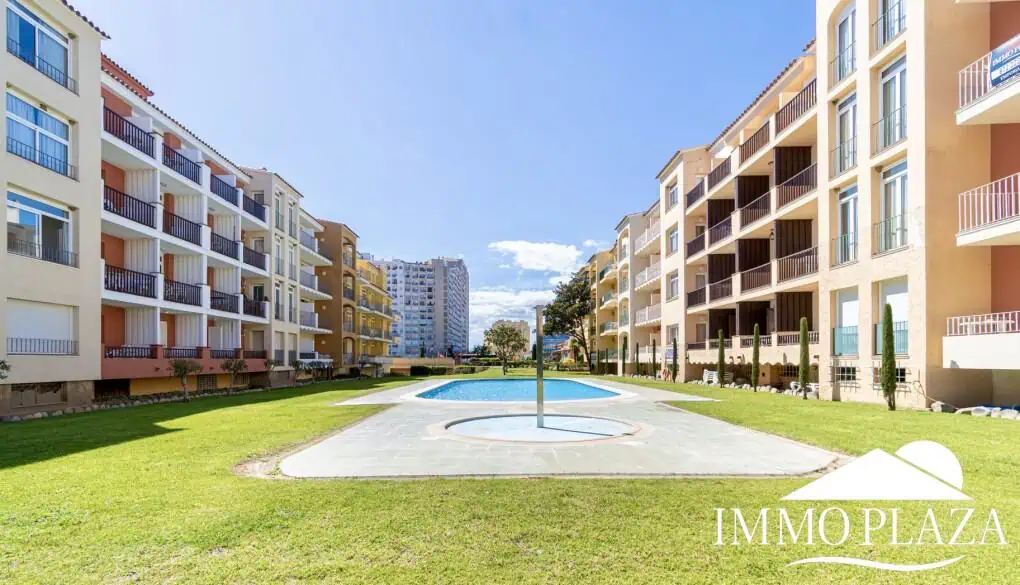 Magnífic piso, totalment reformat, 2a línia de mar, 2 habitacions, 1 bany, vistes a la piscina
