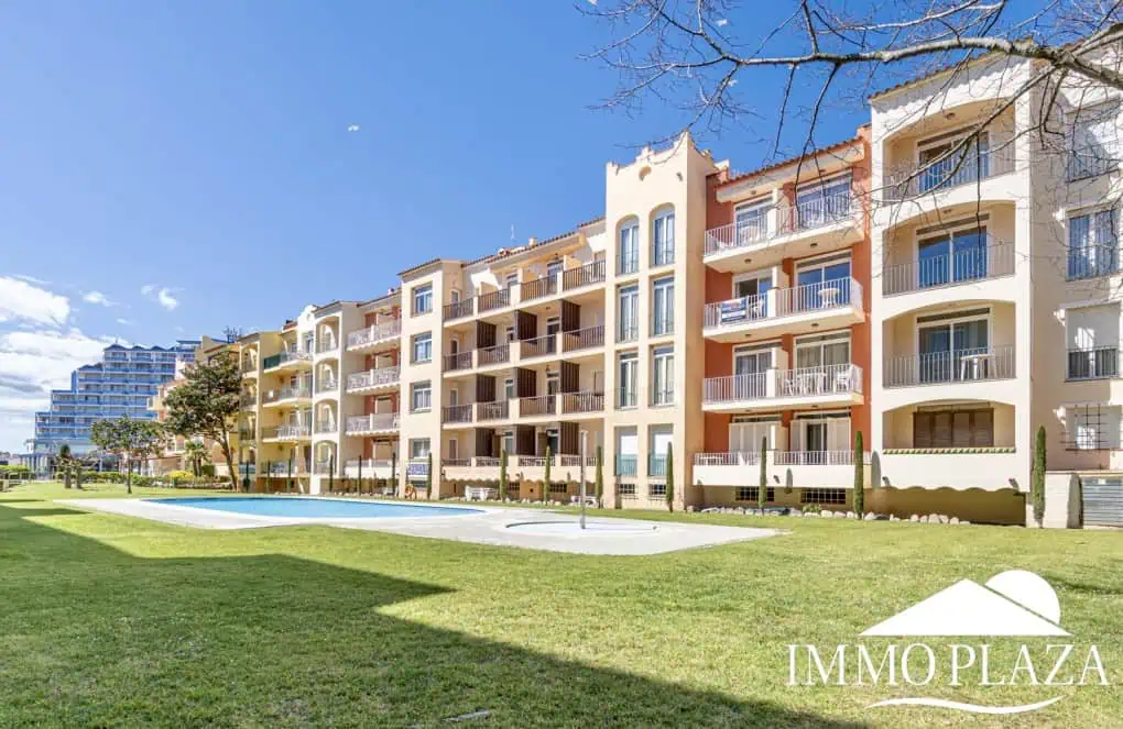 Magnífic piso, totalment reformat, 2a línia de mar, 2 habitacions, 1 bany, vistes a la piscina