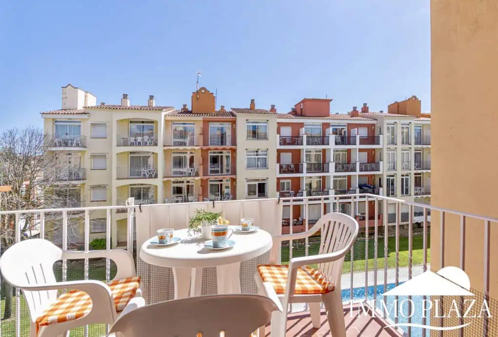 Magnífic piso, totalment reformat, 2a línia de mar, 2 habitacions, 1 bany, vistes a la piscina