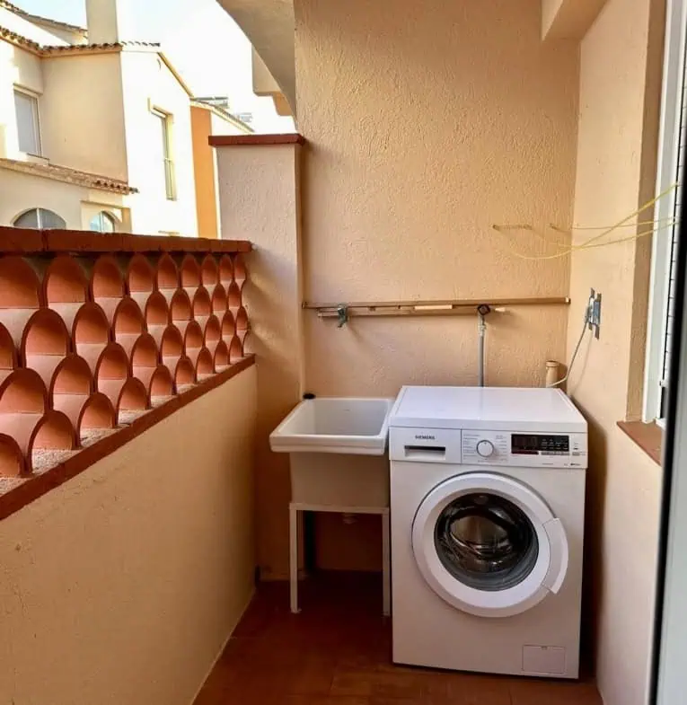 Magnífic piso, totalment reformat, 2a línia de mar, 2 habitacions, 1 bany, vistes a la piscina