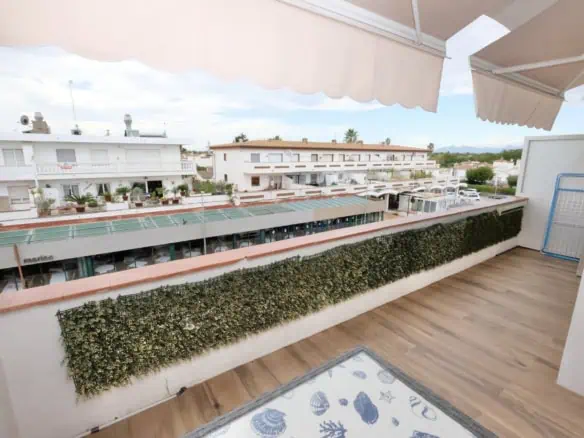 Bright apartment completely renovated “2020” located 2 minutes walk from the beach, south facing – 1 bedroom, 1 bathroom, 1 large terrace
