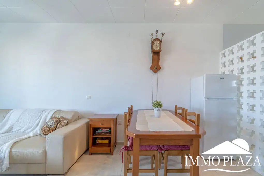 Bel appartement de 2 chambres, traversant avec vue sur les caneaux, exposé sud: piscine, amarres et parkings communautaires