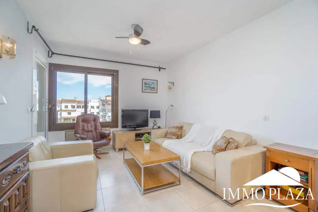 Bel appartement de 2 chambres, traversant avec vue sur les caneaux, exposé sud: piscine, amarres et parkings communautaires