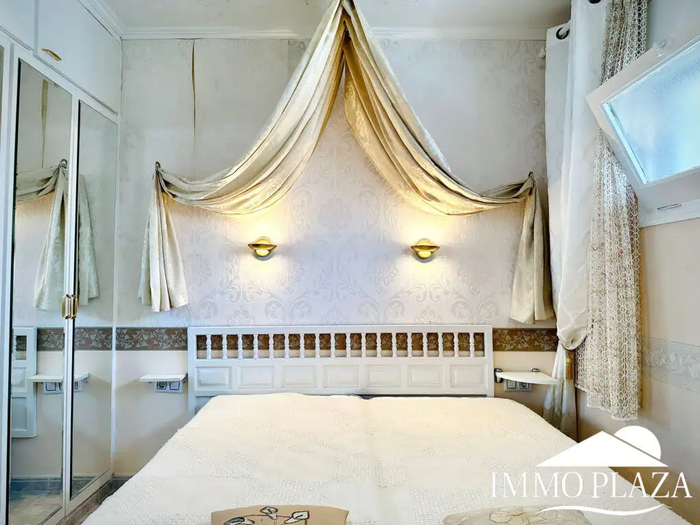 Beautiful corner apartment in 2nd Sea Line, top floor (5), sea view and Aiguamolls – Roses