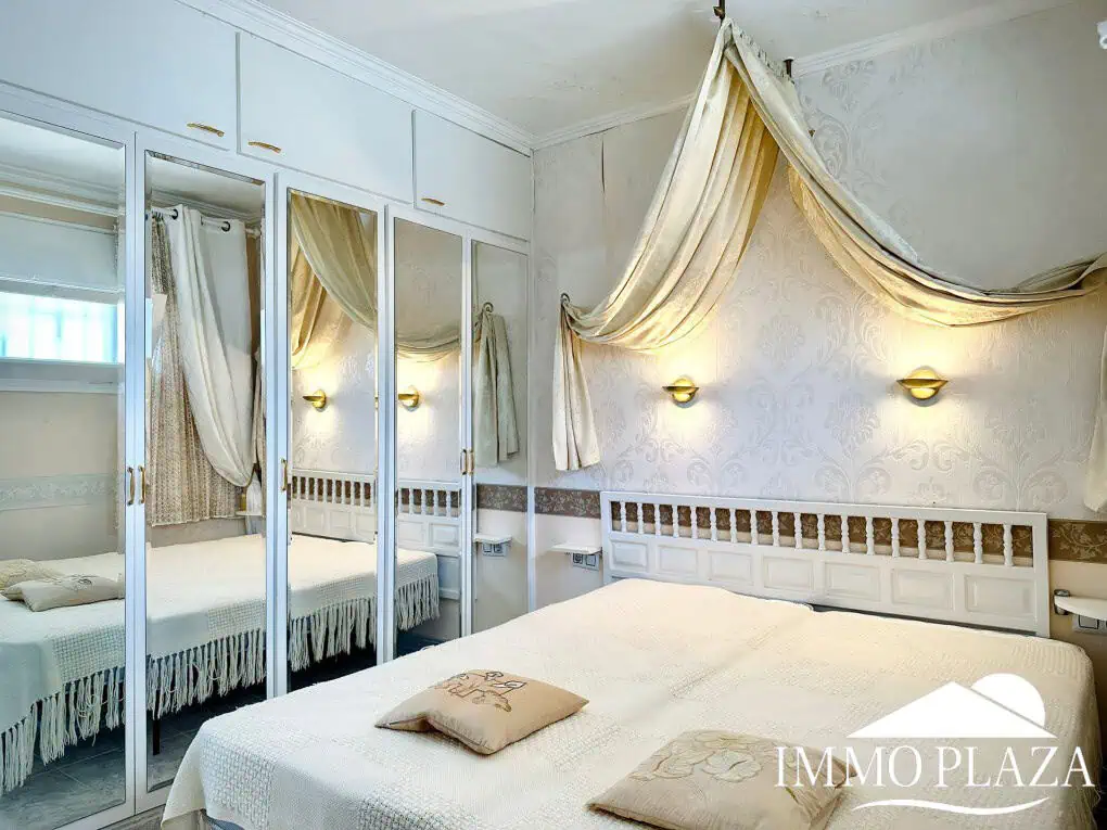 Beautiful corner apartment in 2nd Sea Line, top floor (5), sea view and Aiguamolls – Roses