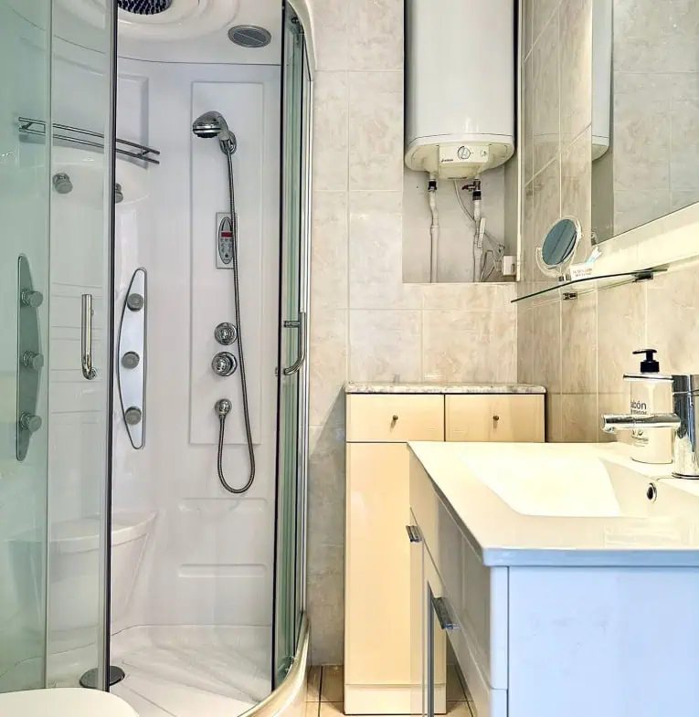 Beautiful corner apartment in 2nd Sea Line, top floor (5), sea view and Aiguamolls – Roses