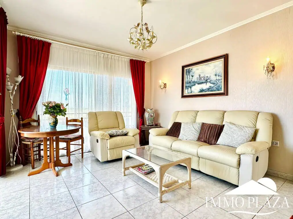 Beautiful corner apartment in 2nd Sea Line, top floor (5), sea view and Aiguamolls – Roses