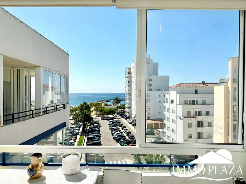 Beautiful corner apartment in 2nd Sea Line, top floor (5), sea view and Aiguamolls – Roses