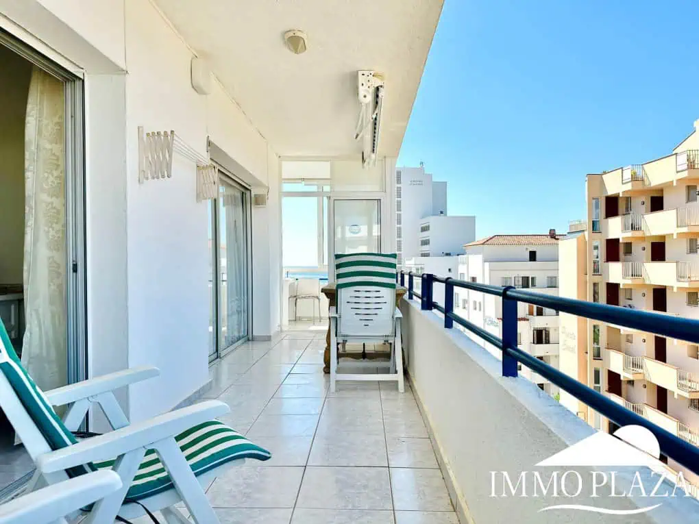 Beautiful corner apartment in 2nd Sea Line, top floor (5), sea view and Aiguamolls – Roses