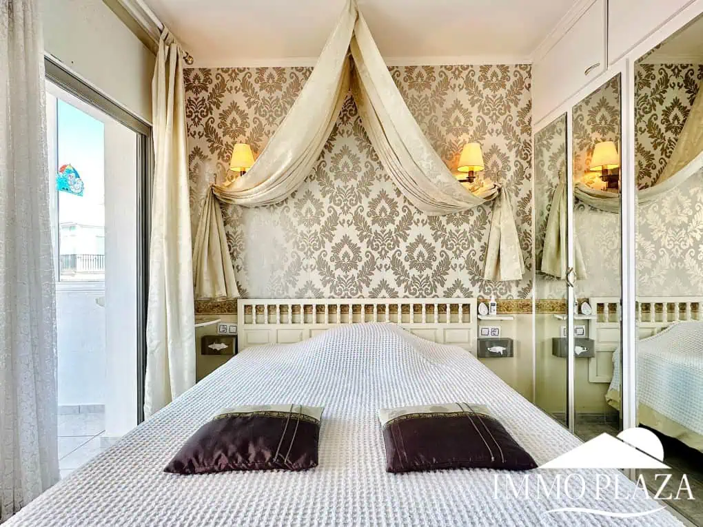Beautiful corner apartment in 2nd Sea Line, top floor (5), sea view and Aiguamolls – Roses