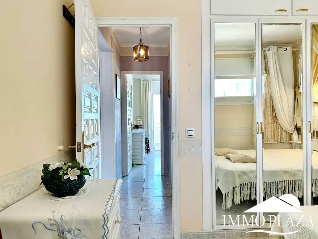 Beautiful corner apartment in 2nd Sea Line, top floor (5), sea view and Aiguamolls – Roses