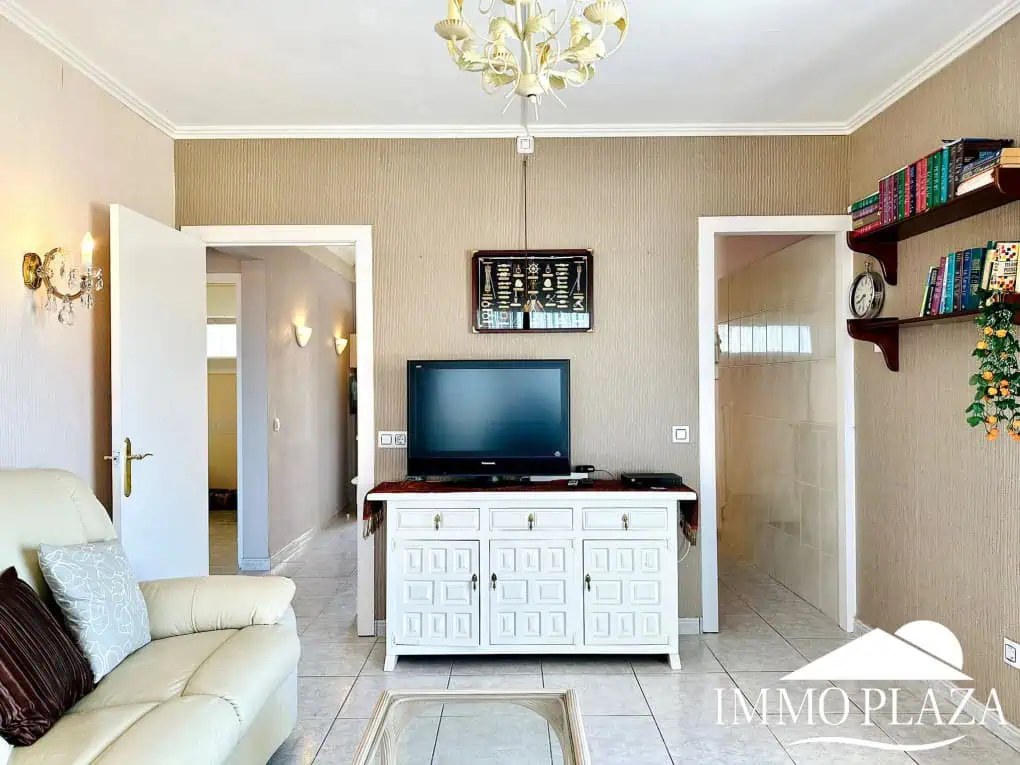 Beautiful corner apartment in 2nd Sea Line, top floor (5), sea view and Aiguamolls – Roses