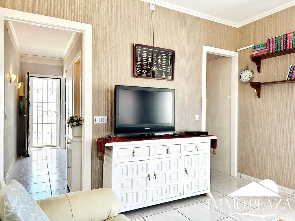 Beautiful corner apartment in 2nd Sea Line, top floor (5), sea view and Aiguamolls – Roses