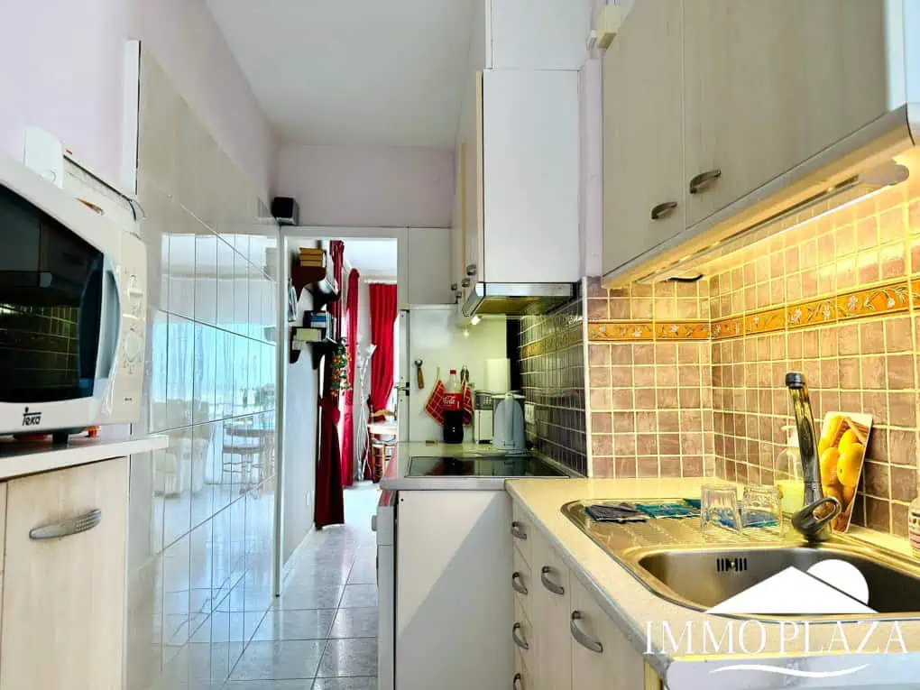 Beautiful corner apartment in 2nd Sea Line, top floor (5), sea view and Aiguamolls – Roses