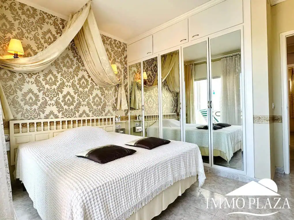 Beautiful corner apartment in 2nd Sea Line, top floor (5), sea view and Aiguamolls – Roses