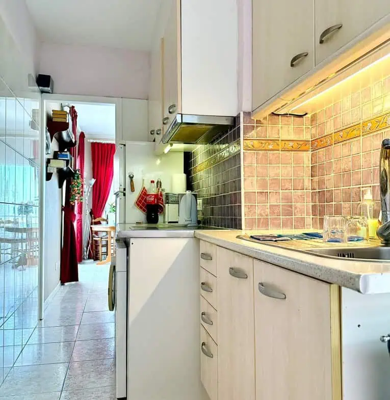 Beautiful corner apartment in 2nd Sea Line, top floor (5), sea view and Aiguamolls – Roses