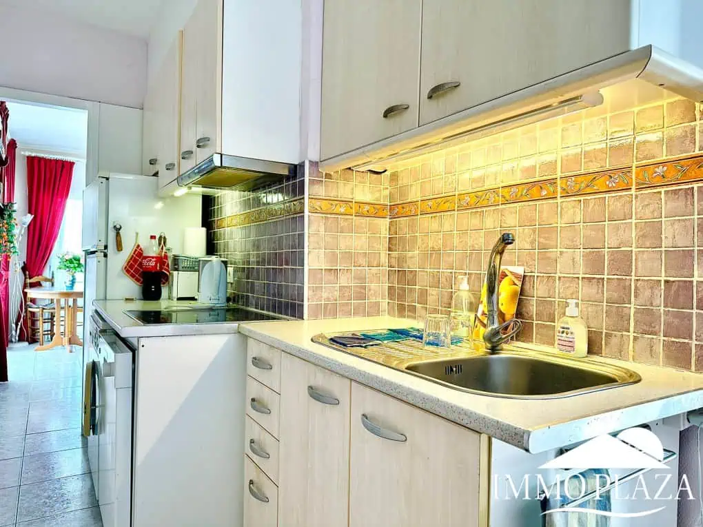Beautiful corner apartment in 2nd Sea Line, top floor (5), sea view and Aiguamolls – Roses