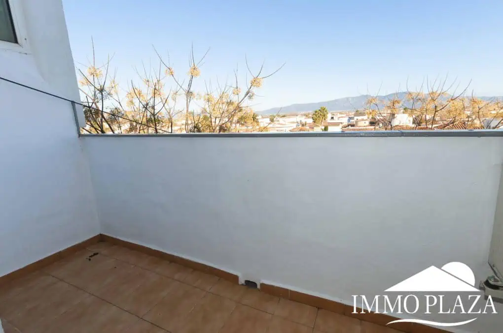 Apartament força típic, a prop de comerços amb vistes obertes a la muntanya – Empuriabrava