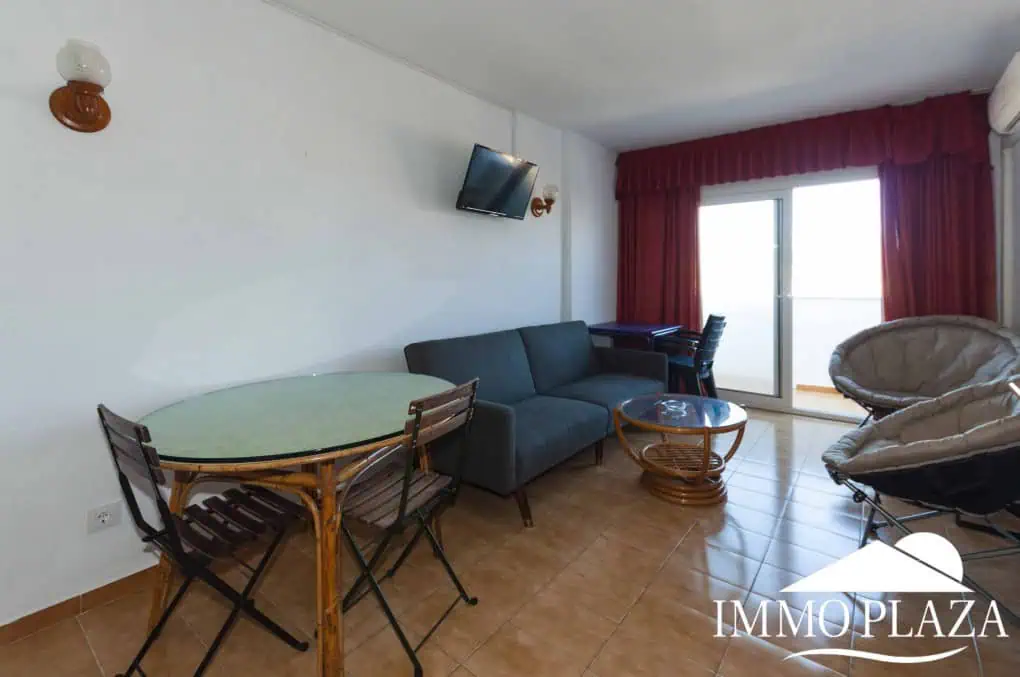 Apartament força típic, a prop de comerços amb vistes obertes a la muntanya – Empuriabrava