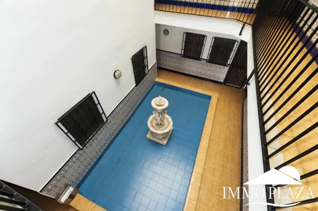 Apartament força típic, a prop de comerços amb vistes obertes a la muntanya – Empuriabrava
