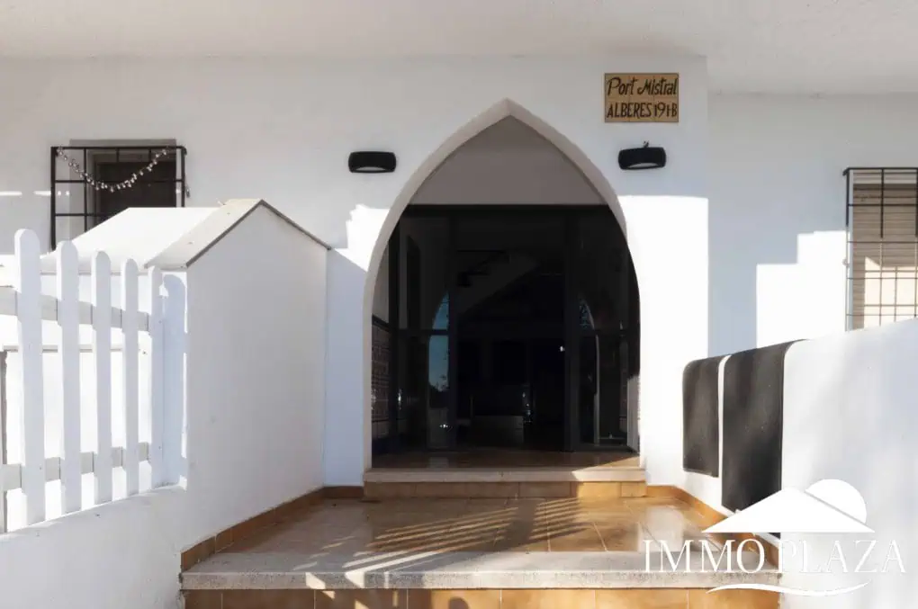 Apartament força típic, a prop de comerços amb vistes obertes a la muntanya – Empuriabrava
