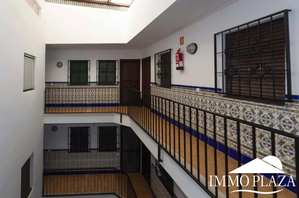 Apartament força típic, a prop de comerços amb vistes obertes a la muntanya – Empuriabrava
