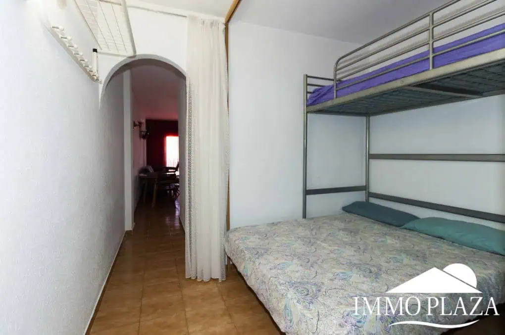 Apartament força típic, a prop de comerços amb vistes obertes a la muntanya – Empuriabrava