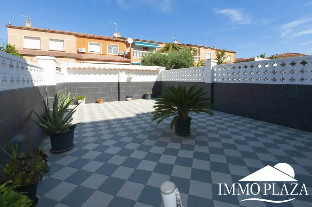 Beautiful house with open views, 4 bedrooms, 2 bathrooms, terrace and private parking – Castello d’Empúries