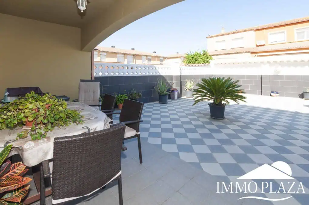 Beautiful house with open views, 4 bedrooms, 2 bathrooms, terrace and private parking – Castello d’Empúries
