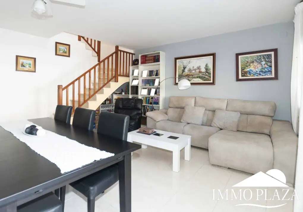 Beautiful house with open views, 4 bedrooms, 2 bathrooms, terrace and private parking – Castello d’Empúries