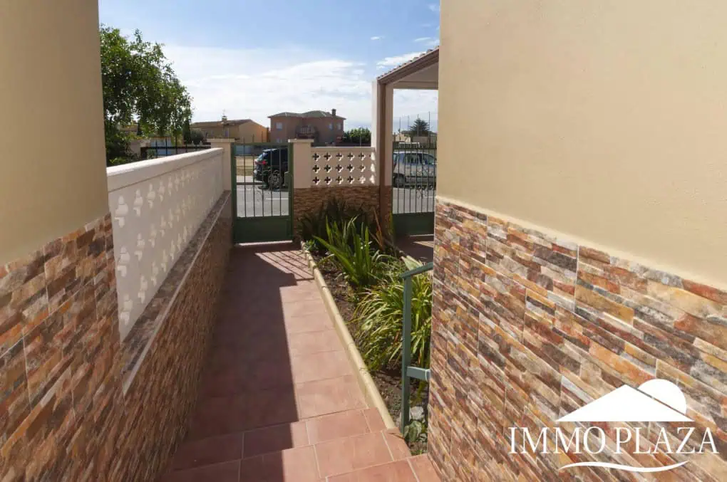 Beautiful house with open views, 4 bedrooms, 2 bathrooms, terrace and private parking – Castello d’Empúries