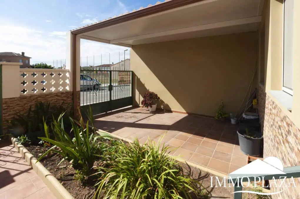 Beautiful house with open views, 4 bedrooms, 2 bathrooms, terrace and private parking – Castello d’Empúries