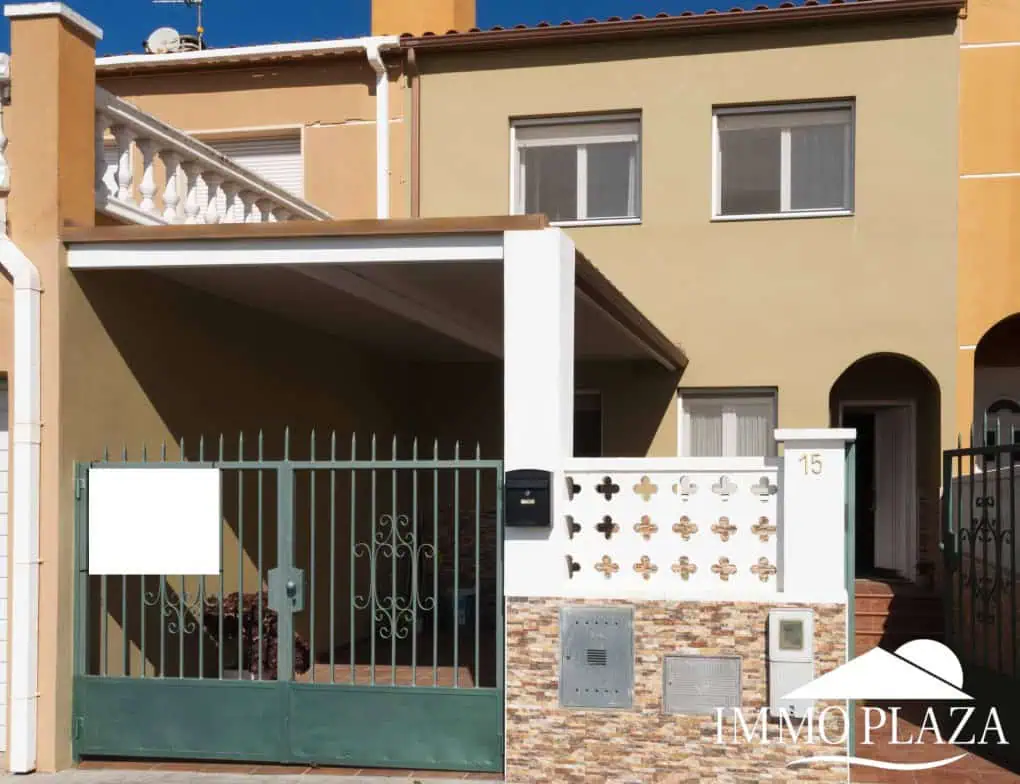 Beautiful house with open views, 4 bedrooms, 2 bathrooms, terrace and private parking – Castello d’Empúries