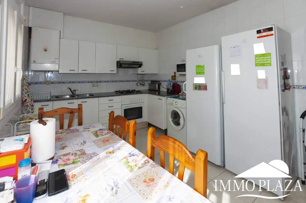 Beautiful house with open views, 4 bedrooms, 2 bathrooms, terrace and private parking – Castello d’Empúries