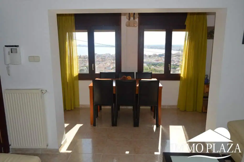 Preciosa casa típica con vistas panorámicas a la bahía de Roses, 4 dormitorios, 2 baños, terraza, garaje y parking privado – Roses