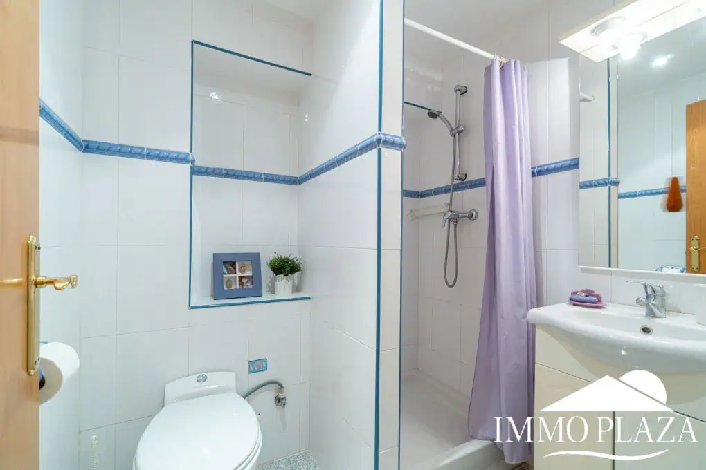 Spacious family home, large garage, swimming pool with covered terrace, private parking. One separate, fully furnished apartment.