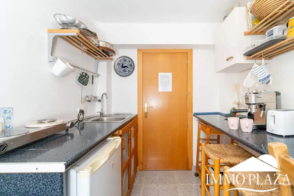Spacious family home, large garage, swimming pool with covered terrace, private parking. One separate, fully furnished apartment.