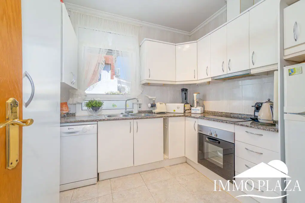Spacious family home, large garage, swimming pool with covered terrace, private parking. One separate, fully furnished apartment.
