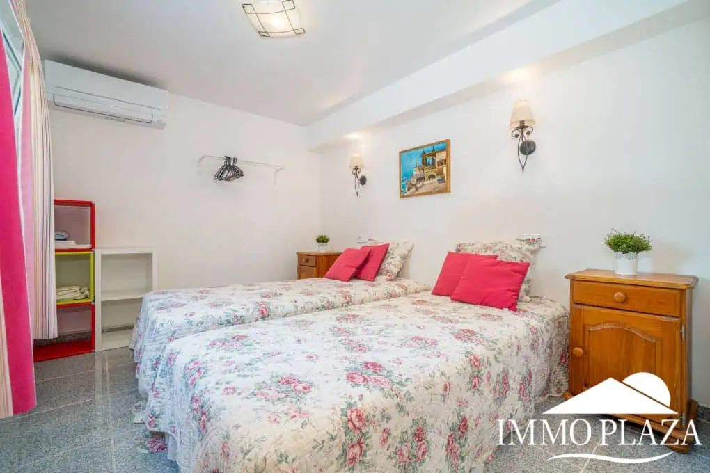 Spacious family home, large garage, swimming pool with covered terrace, private parking. One separate, fully furnished apartment.