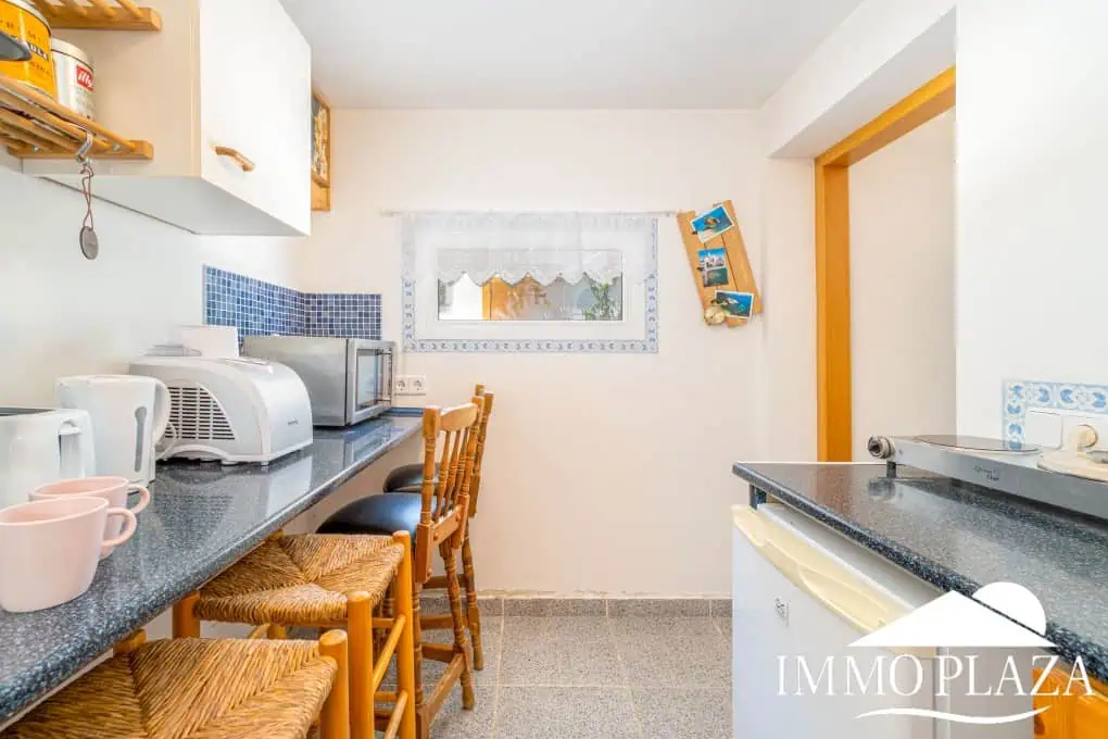 Spacious family home, large garage, swimming pool with covered terrace, private parking. One separate, fully furnished apartment.